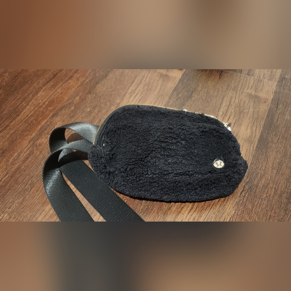 New Lululemon black everywhere fleece belt bag Black